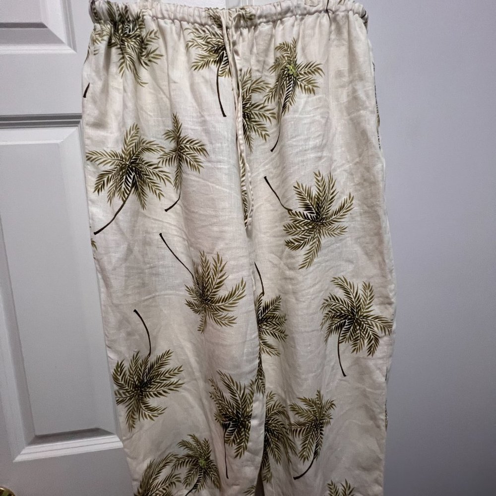 Uniform Woman John Paul Richard 2x crop drawstring capri pants